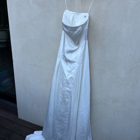 NWT Reformation Elena Satin Long Gown Bridal Dress Strapless Ivory w/ Train Sz 4 - Picture 8 of 10